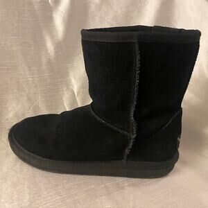 Koolaburra by Uggs Womens Size 7 Black Suede Sheepskin Fur Short Warm Boots